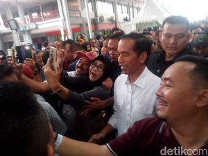 Jokowi Keliling Pameran Otomotif, Pengunjung Berebut Selfie