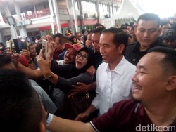 Jokowi Keliling Pameran Otomotif, Pengunjung Berebut Selfie