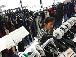 Mau Ngantor Pakai Baju Mahal? Ada yang Sewain Lho