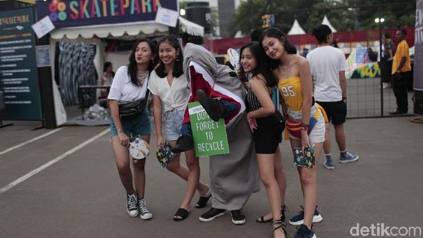 Gaya Seru dan Stylish Penonton We The Fest 2018