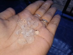 Hujan Es Melanda Bandung, Begini Penjelasan BMKG