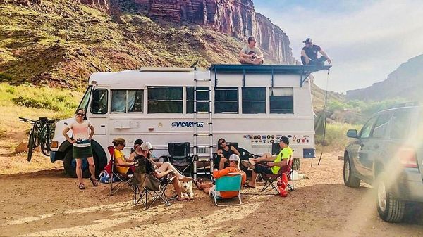 Foto: Rumah Berjalan dari Bekas Bus Sekolah