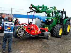Video Vettel Nabrak Dinding yang Untungkan Hamilton
