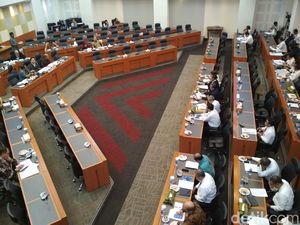 Pemerintah dan DPR Rumuskan Realisasi APBN 2018 hingga Juni Pemerintah dan DPR Rumuskan Realisasi APBN 2018 hingga Juni