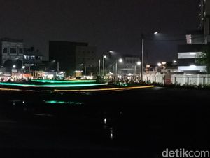 Sudah Ditutup Waring, Bau dari Kali Item Masih Tercium Sudah Ditutup Waring, Bau dari Kali Item Masih Tercium