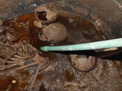 Pria Ini Buat Petisi  Minum Cairan Merah dari Dalam Kuburan Mumi di Mesir