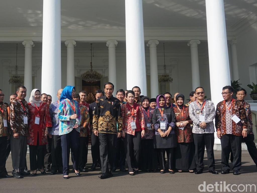 Jokowi Kumpulkan Wali Kota Seluruh Indonesia, Airin Hadir Jokowi Kumpulkan Wali Kota Seluruh Indonesia, Airin Hadir