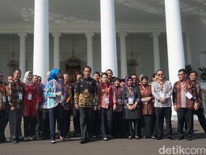 Jokowi Minta Wali Kota Siapkan SDM Hadapi Revolusi Industri 4.0 Jokowi Minta Wali Kota Siapkan SDM Hadapi Revolusi Industri 4.0