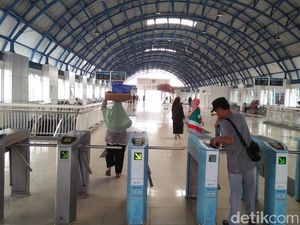 Ada Munajat 212, Layanan KRL di Juanda dan Gondangdia Ditambah Ada Munajat 212, Layanan KRL di Juanda dan Gondangdia Ditambah
