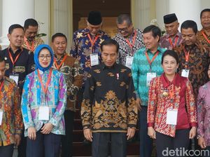 Jokowi dan Menlu Malaysia Bahas Perbatasan dan Perlindungan WNI Jokowi dan Menlu Malaysia Bahas Perbatasan dan Perlindungan WNI