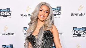 Gaya Cardi B, Penyanyi yang Suka Pamer Bokong Palsu Ilegalnya
