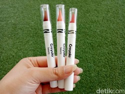 Review: Mencoba Lipstik Bentuk Krayon dari Crayola Beauty