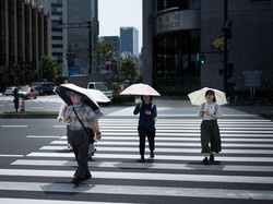 Jepang Lagi Panas-panasnya, Bawa Air Minum & Banyak Berteduh Ya
