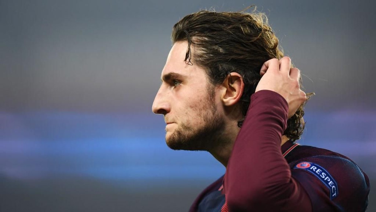 Adrien Rabiot tengah didekati Barcelona tapi PSG marah (Matthias Hangst/Getty Images)