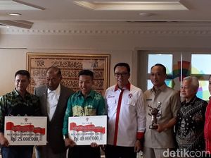 Di Hari Anak Nasional, Menpora Bagi Bonus ke Para Juara Dunia Junior