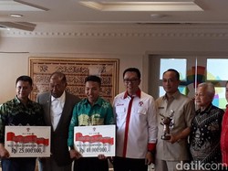 Di Hari Anak Nasional, Menpora Bagi Bonus ke Para Juara Dunia Junior