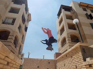 Wow, Wanita-wanita di Mesir Juga Bisa Parkour Lho