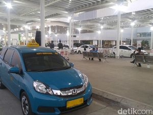 Viral Penumpang Taksi Dihadang di Bandara Semarang, Ini Kata YLKI Viral Penumpang Taksi Dihadang di Bandara Semarang, Ini Kata YLKI