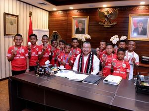 Hari Anak Nasional, Mendes Temui Pesepakbola Cilik dari Perbatasan