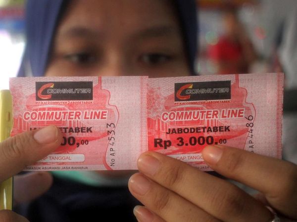 Curhat Antrean Tiket Kertas Commuterline