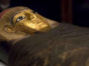 Mumi Berlidah Emas Ditemukan di Kota Kuno Mesir