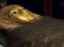 Mumi Berlidah Emas Ditemukan di Kota Kuno Mesir