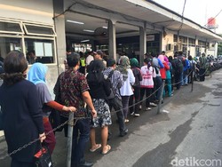 Soal Calo Tiket Kertas KRL, KCI: Pilihan Penumpang