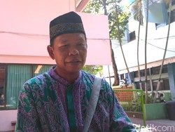 Beruntungnya si Pegawai Cleaning Service yang Berhaji Karena Undian