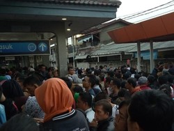 Antrean Panjang karena Pembaruan Sistem, Naik KRL Gratis?