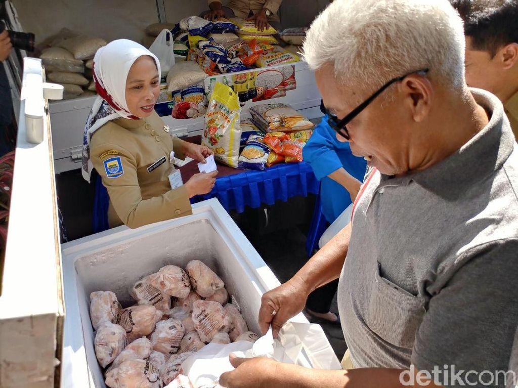 Pemkot Bandung Gelar Bazar Murah, Ayam Rp 34 Ribu per Ekor Pemkot Bandung Gelar Bazar Murah, Ayam Rp 34 Ribu per Ekor
