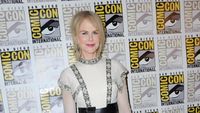 Promosi Aquaman, Nicole Kidman Anggun Bergaun Dior di Comic-Con