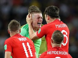 Lagi-lagi Inggris mencuri perhatian dunia di babak 16 besar Piala Dunia 2018. Bertanding melawan Kolombia, The Three Lions bermain imbang hingga berakhir adu penalti. Kesiapan mental mereka diuji saat adu penalti ini, hingga akhirnya penjaga gawang Inggris Jordan Pickford mampu selamatkan gawang dan mengalahkan Kolombia. Clive Rose/Getty Images.