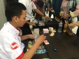Antre Tiket Kertas di Stasiun Pondok Cina Cuma Semenit