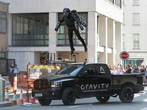 Aksi Iron Man Nyata, Kostumnya Seharga Rp 6,4 M