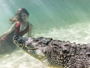 Ngeri! Model Ini Jalani Pemotretan Ekstrem dengan Buaya Ngeri! Model Ini Jalani Pemotretan Ekstrem dengan Buaya