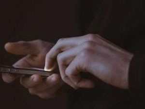 Pengisi Daya Kuantum Mungkinkan HP Penuh Seketika Pengisi Daya Kuantum Mungkinkan HP Penuh Seketika