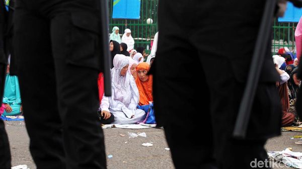 Tenaga Honorer Tuntut Jadi PNS