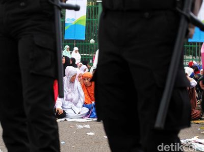 Tenaga Honorer Tuntut Jadi PNS