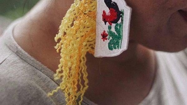 Uniknya Kalung hingga Sepatu yang Dibuat dengan Gambar Mie Instan dalam Mangkuk