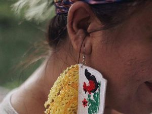 Uniknya Kalung hingga Sepatu yang Dibuat dengan Gambar Mie Instan dalam Mangkuk Uniknya Kalung hingga Sepatu yang Dibuat dengan Gambar Mie Instan dalam Mangkuk