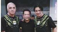 Yudi Guntara (tengah) bersinar bersama Persib dengan memenangi gelar Perserikatan 1994 dan juara Liga Indonesia 1995. Sebelumnya. Yudi bermain untuk Persija pada 1988 hingga 1990. (Foto: Instagram @yudiguntara5)