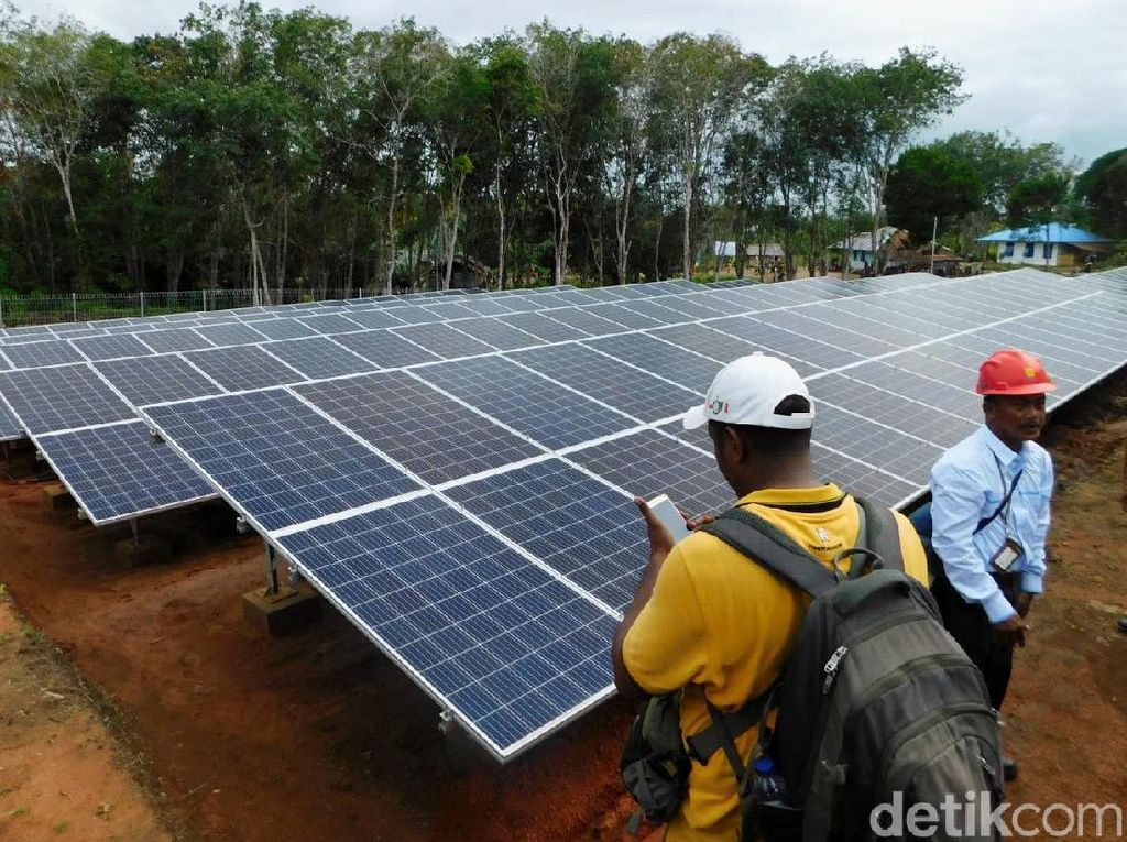 1 Juta Listrik Atap Ditarget Terpasang hingga 2023 1 Juta Listrik Atap Ditarget Terpasang hingga 2023