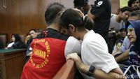 Diputus Rehabilitasi, Tio Pakusadewo Peluk sang Putri