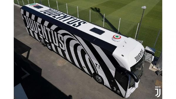 Bermotif Zebra, Bus Juventus Ini Keren Banget