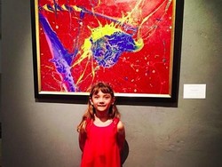 Melukis Sejak Umur 9 Bulan, Anak Ini Hasilkan Uang Ratusan Juta