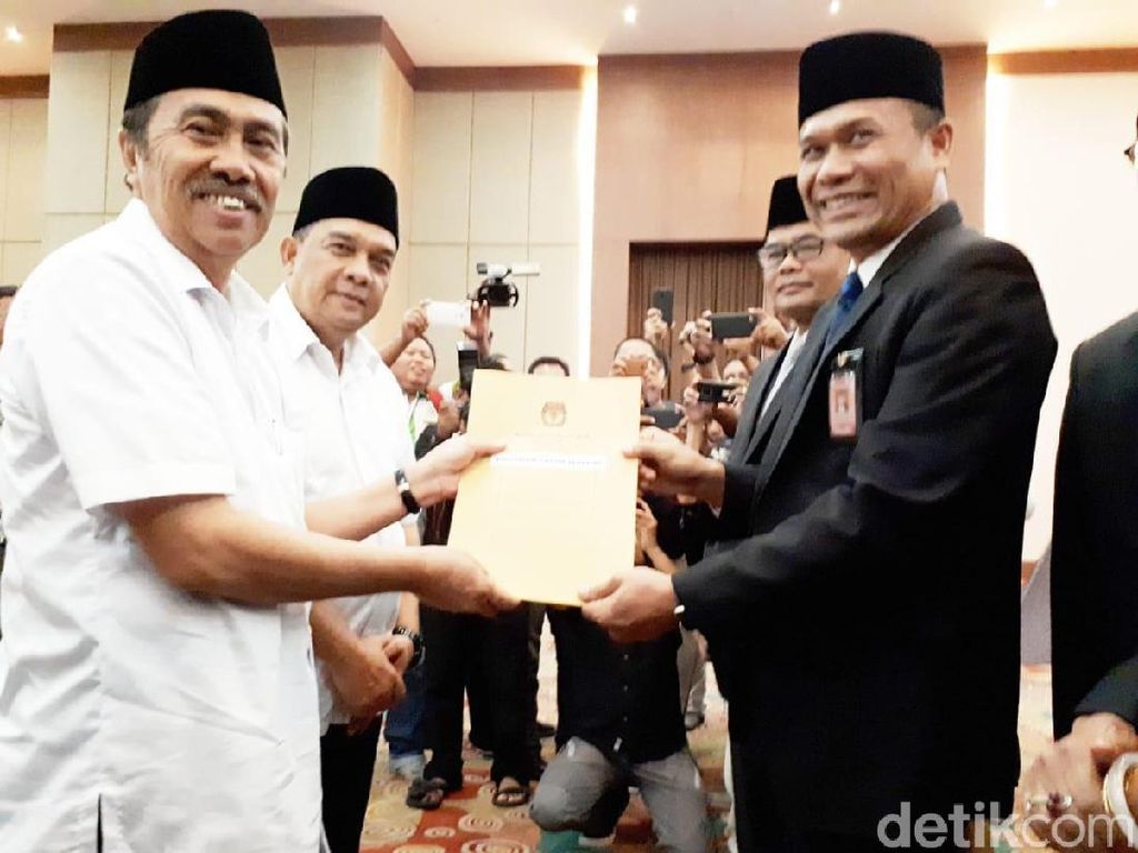 KPU Tetapkan Syamsuar-Edy Pemenang Pilgub Riau KPU Tetapkan Syamsuar-Edy Pemenang Pilgub Riau