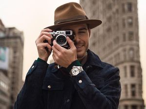 Gaya Liburan Blogger Tampan, Adam Gallagher