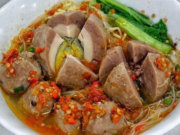 Mantap! Bakso Telur Berkuah Gurih Pedas Buat Makan Siang