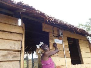 Dapat Pasokan Listrik, Warga Enem Papua: Baru Kali Ini Terang