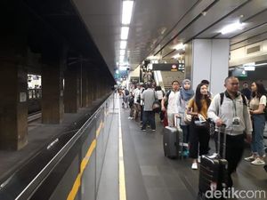 Menjajal Cepatnya Kereta Peluru di Taiwan Menjajal Cepatnya Kereta Peluru di Taiwan